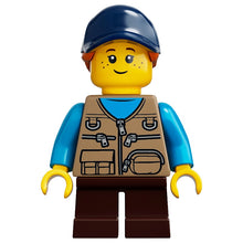 Plaatje in Gallery viewer laden, LEGO Ideas CUUSOO Meisje, sproeten, donkerbruin vest over donkerblauw overhemd, donkerblauwe pet